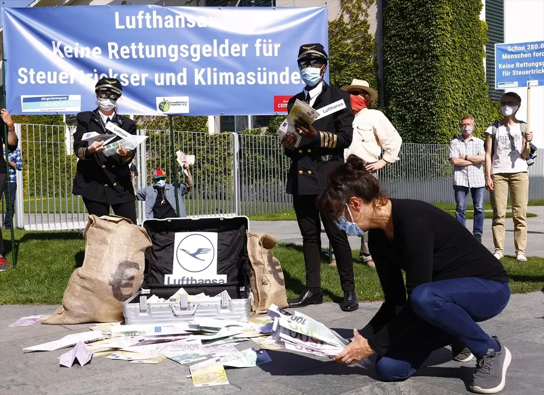 Lufthansa’yı kurtarma paketi protesto edildi