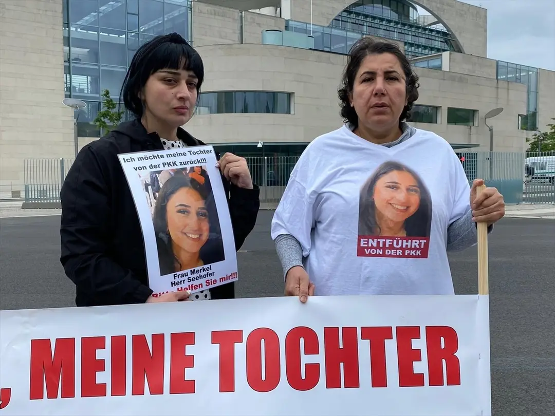 Kızı PKK tarafından kaçırılan anne Almanya`da eylemini sürdürdü