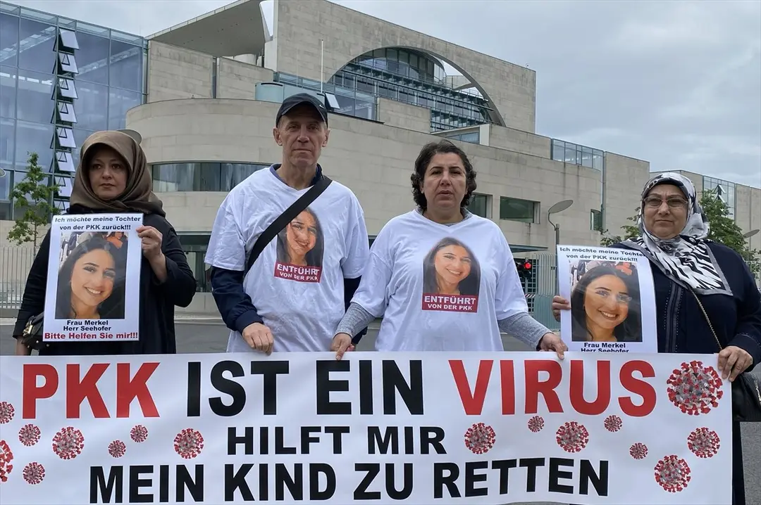Kızı PKK tarafından kaçırılan anne Almanya`da eylemini sürdürdü