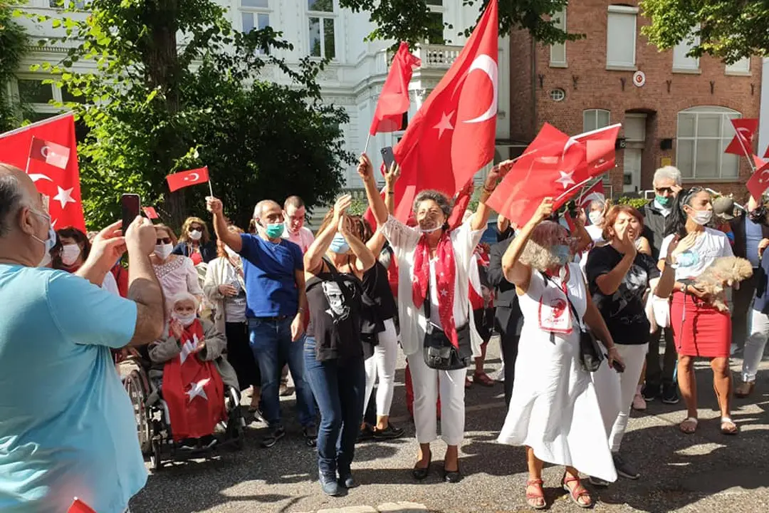 HAMBURG'DA ÇOŞKULU 30 AĞUSTOS KUTLAMASI