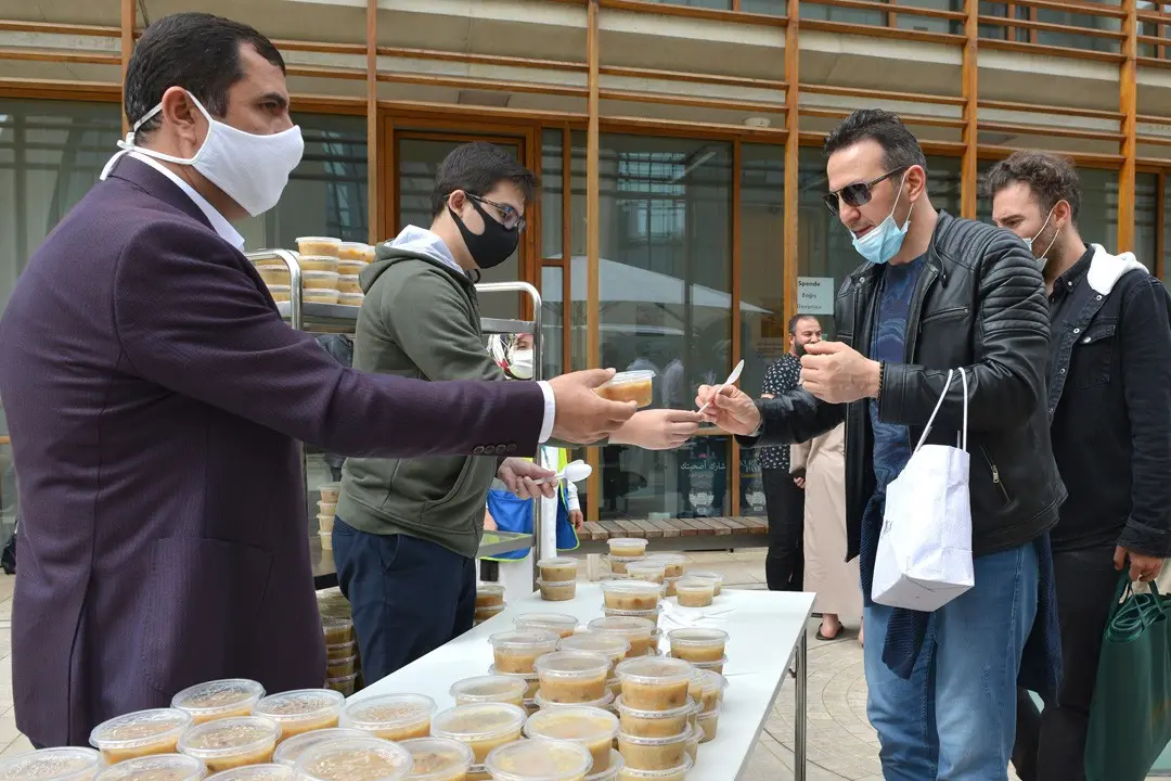 Köln DİTİB Merkez Camii’nde aşure ikram edildi