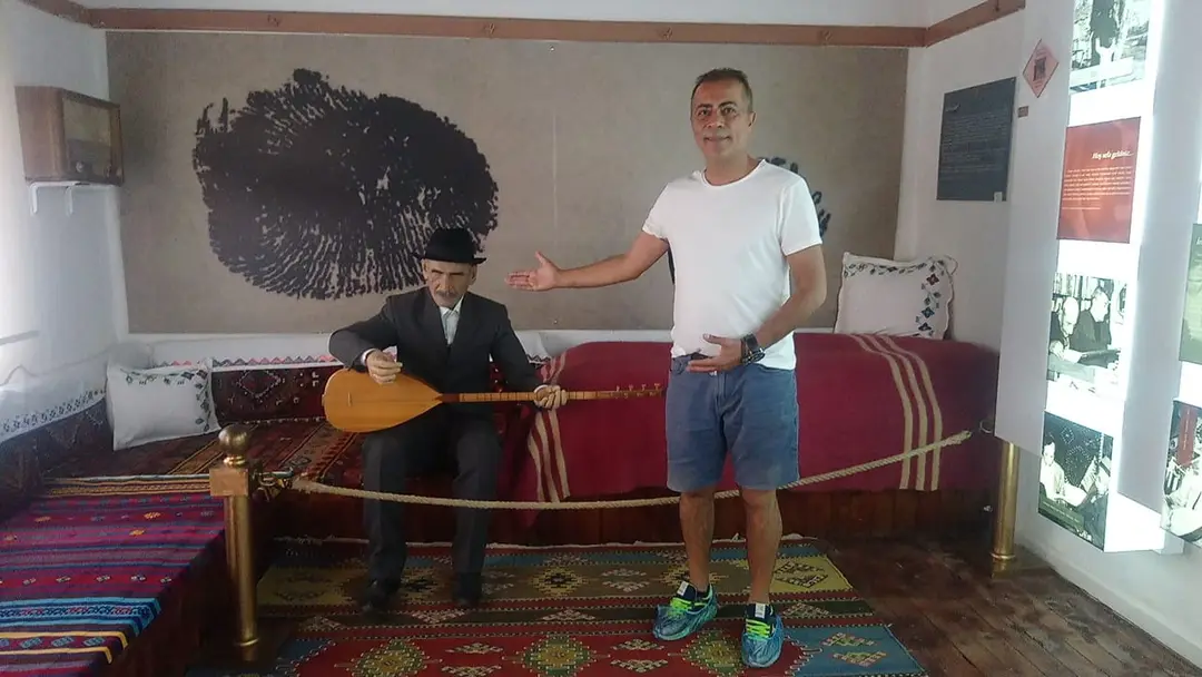 Haluk Özkan, Aşık Veysel' i Kendi Topraklarında Yad Etti
