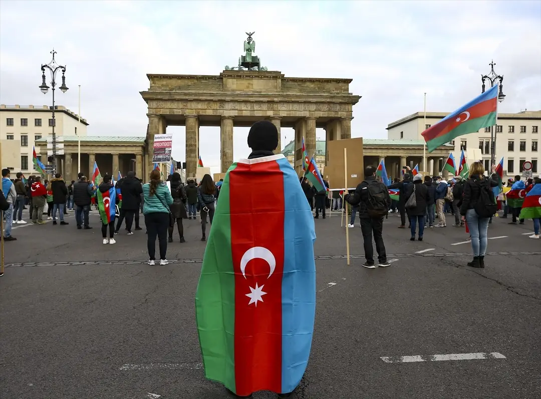 Berlin’de Azerbaycan’a destek gösterisi düzenlendi