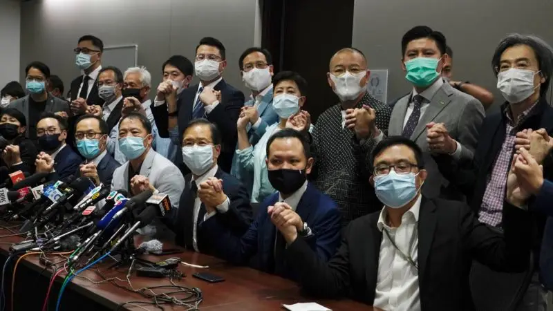 Hong Kong’da Muhalif Milletvekillerinden Toplu İstifa