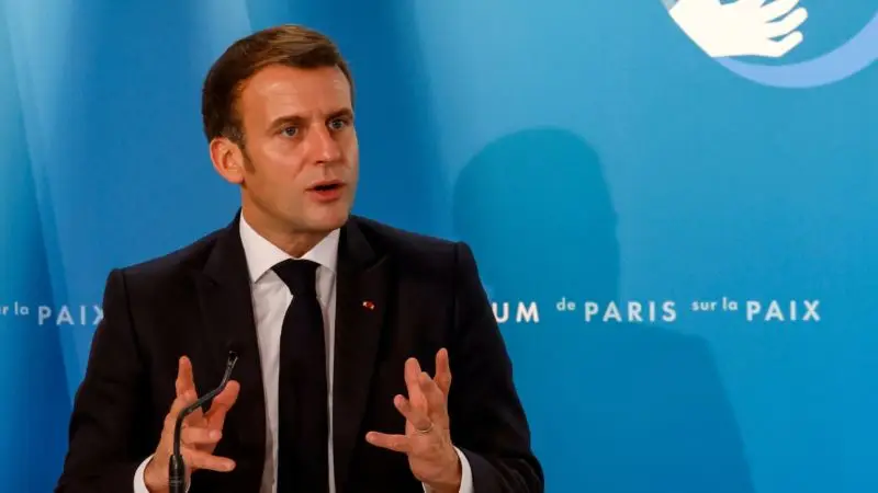 Macron'dan İmamlara Laiklik Şartı Talimatı
