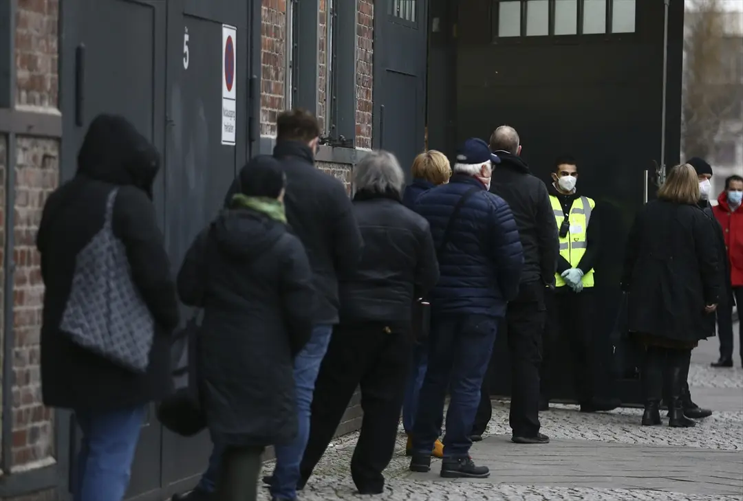 Berlin'de Kovid-19 için ilk aşı merkezi faaliyete geçti