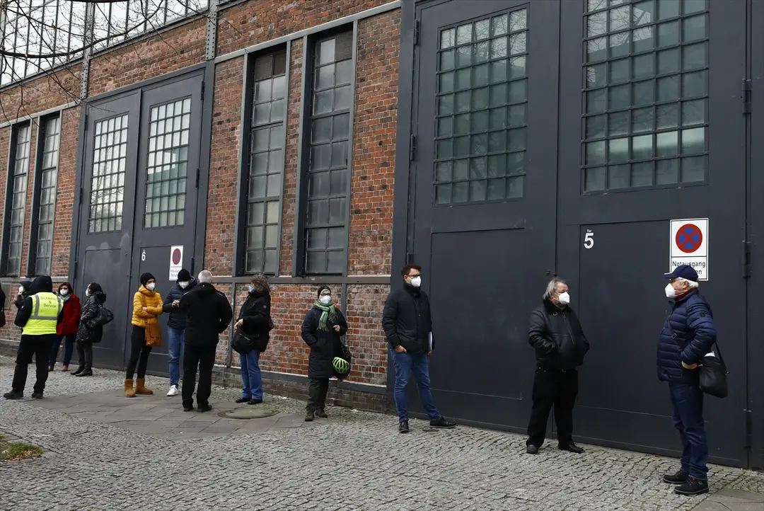 Berlin'de Kovid-19 için ilk aşı merkezi faaliyete geçti