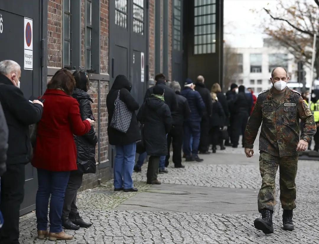 Berlin'de Kovid-19 için ilk aşı merkezi faaliyete geçti