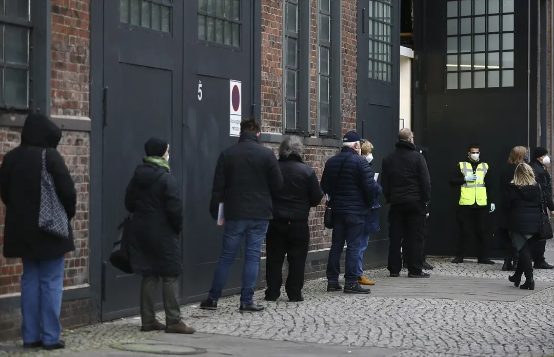 Berlin'de Kovid-19 için ilk aşı merkezi faaliyete geçti