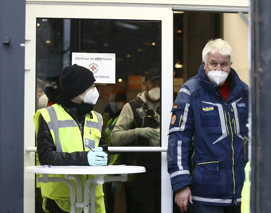 Berlin'de Kovid-19 için ilk aşı merkezi faaliyete geçti