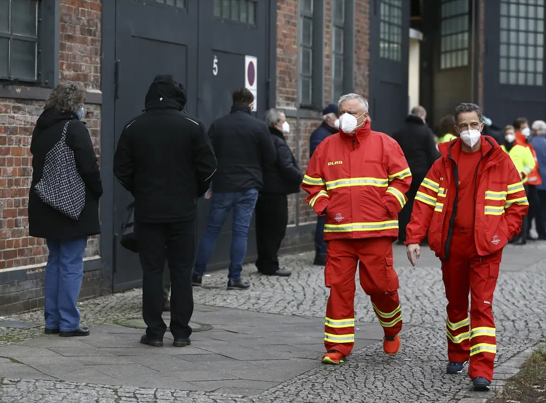 Berlin'de Kovid-19 için ilk aşı merkezi faaliyete geçti