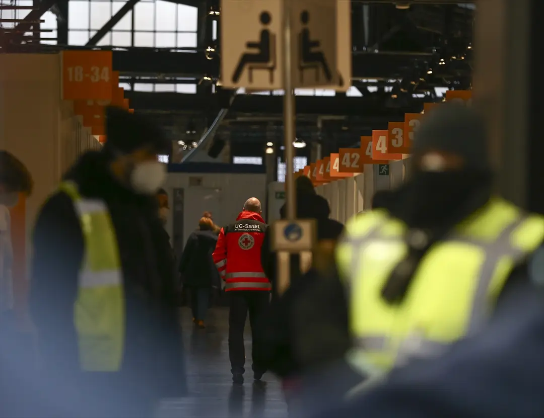 Berlin'de Kovid-19 için ilk aşı merkezi faaliyete geçti