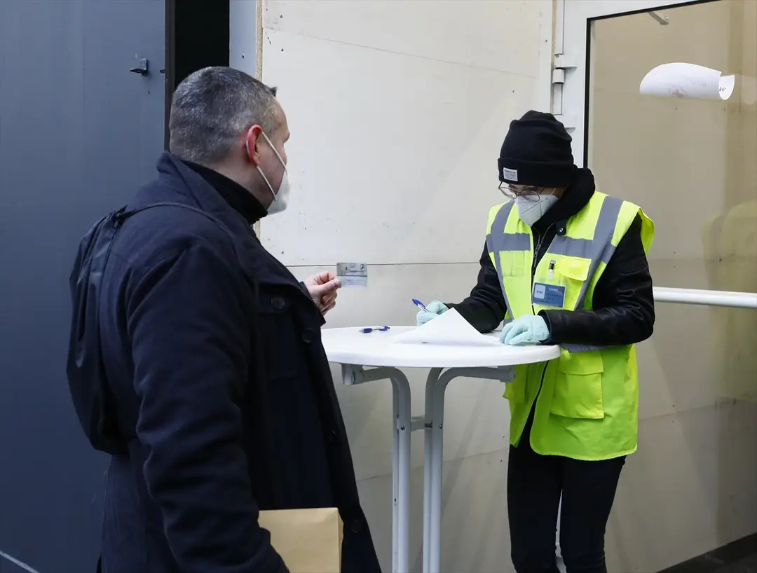 Berlin'de Kovid-19 için ilk aşı merkezi faaliyete geçti