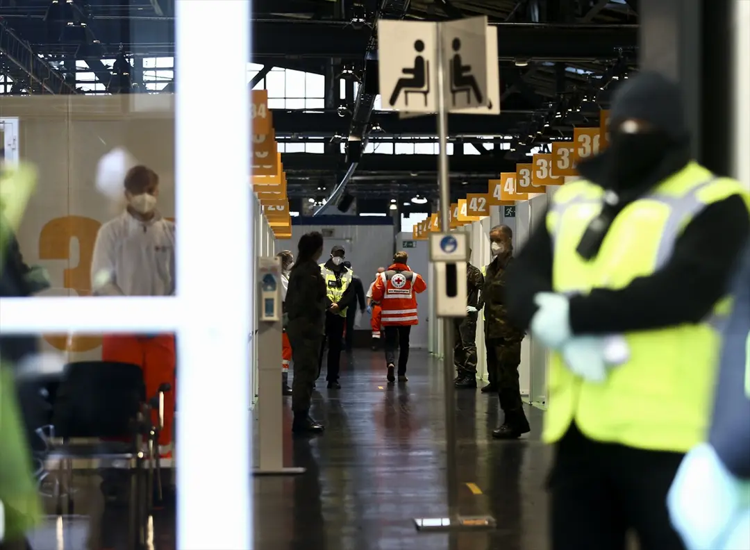 Berlin'de Kovid-19 için ilk aşı merkezi faaliyete geçti