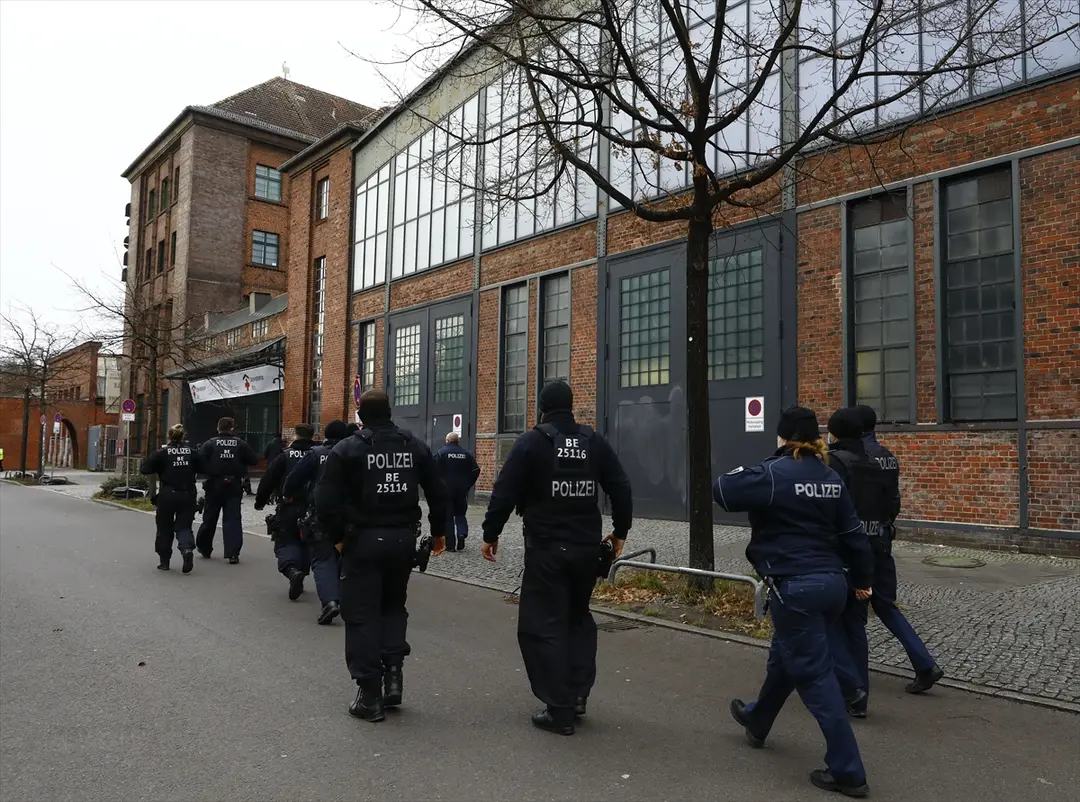 Berlin'de Kovid-19 için ilk aşı merkezi faaliyete geçti