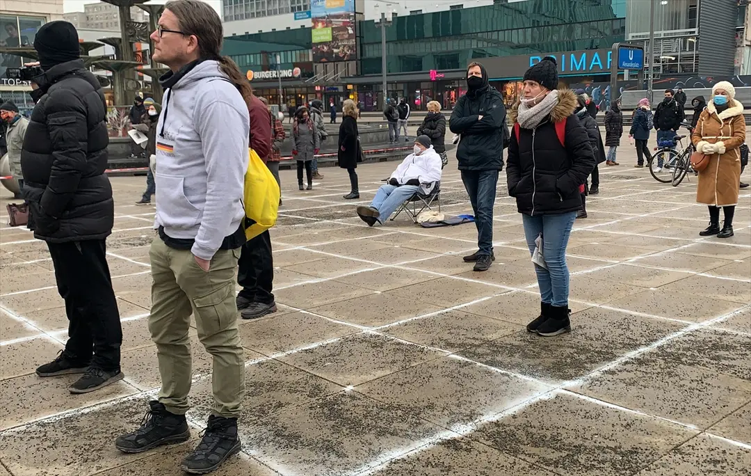 Berlin`de Kovid-19 önlemleri karşıtı gösteri düzenlendi