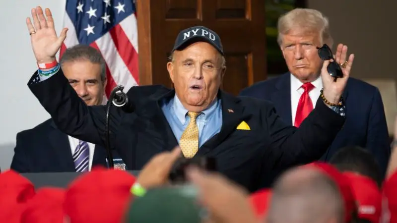 New York Barosu Giuliani'nin Üyeliğinin İptali İçin Harekete Geçti