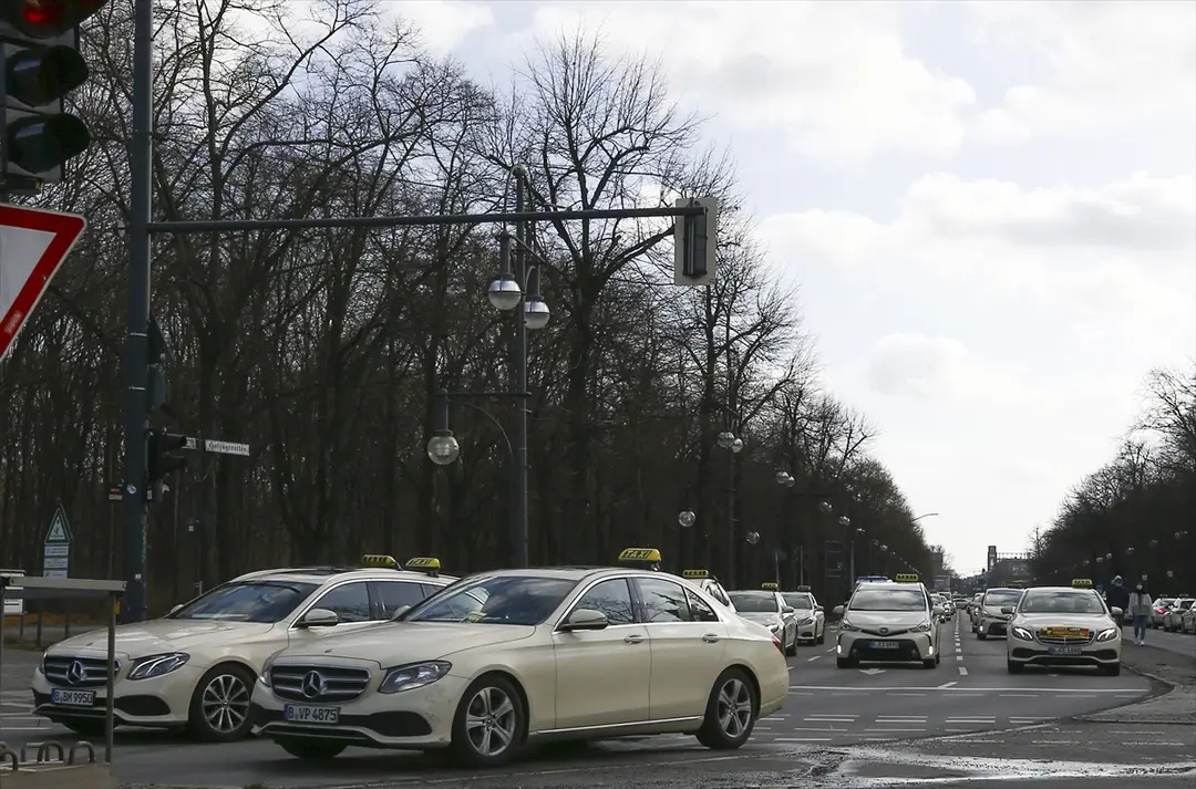 Berlin'de taksiciler Yolcu Taşıma Yasası'nda değişikliği protesto etti