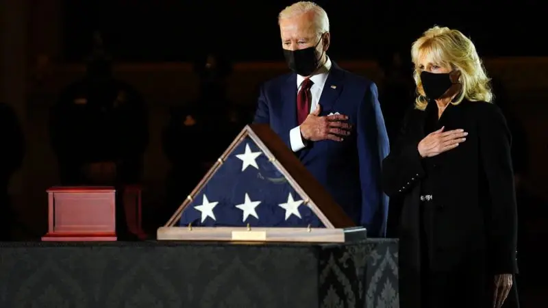 Biden Kongre Baskınında Ölen Polisin Törenine Katıldı