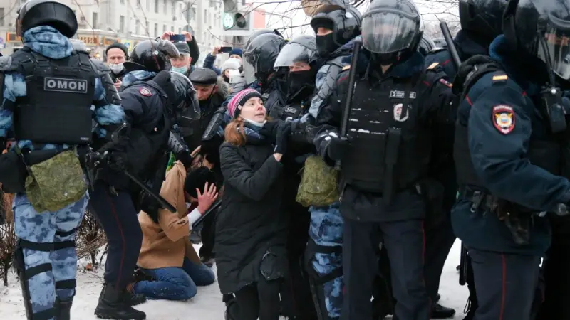 Rusya’da Polis Toplantı Bastı: 200 Gözaltı