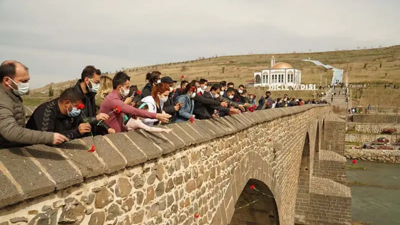 Sağlık Çalışanları Tıp Bayramını Buruk Kutladı