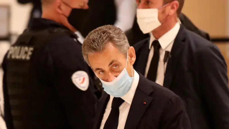 Sarkozy'ye Yolsuzluk Davasından 3 Yıl Hapis Cezası