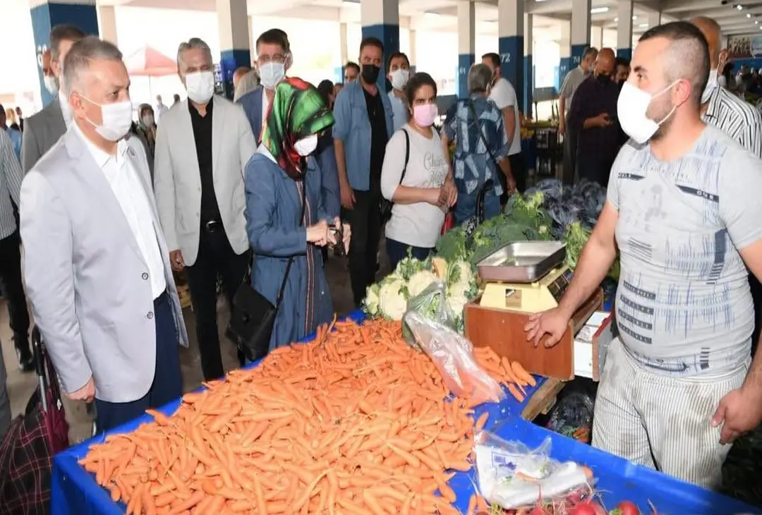 Antalya ve Burdur Valileri pazarları denetledi