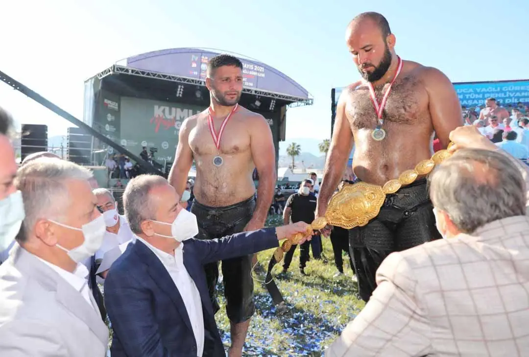 Kumluca Yağlı Güreşleri pandemi önlemleri altında yapıldı