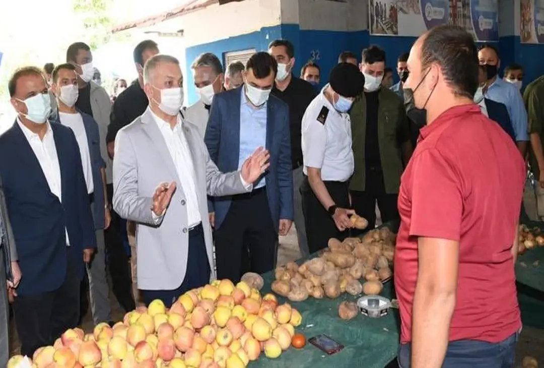 Antalya ve Burdur Valileri pazarları denetledi