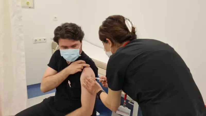 Aşılamada Türkiye'de 30 İstanbul'da 5 Milyon Doz Geçildi