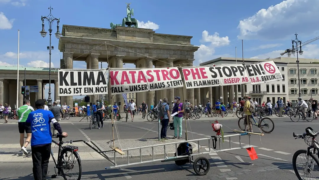 Berlin`de ulaşım ve iklim politikaları protesto edildi