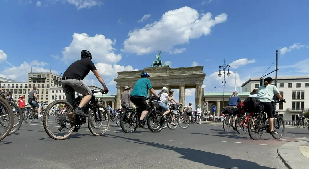 Berlin`de ulaşım ve iklim politikaları protesto edildi