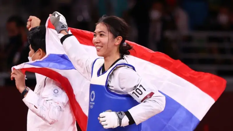 Olimpiyatlarda Sporculara Sadece Fotoğraf Çekilirken Maske Çıkarma İzni
