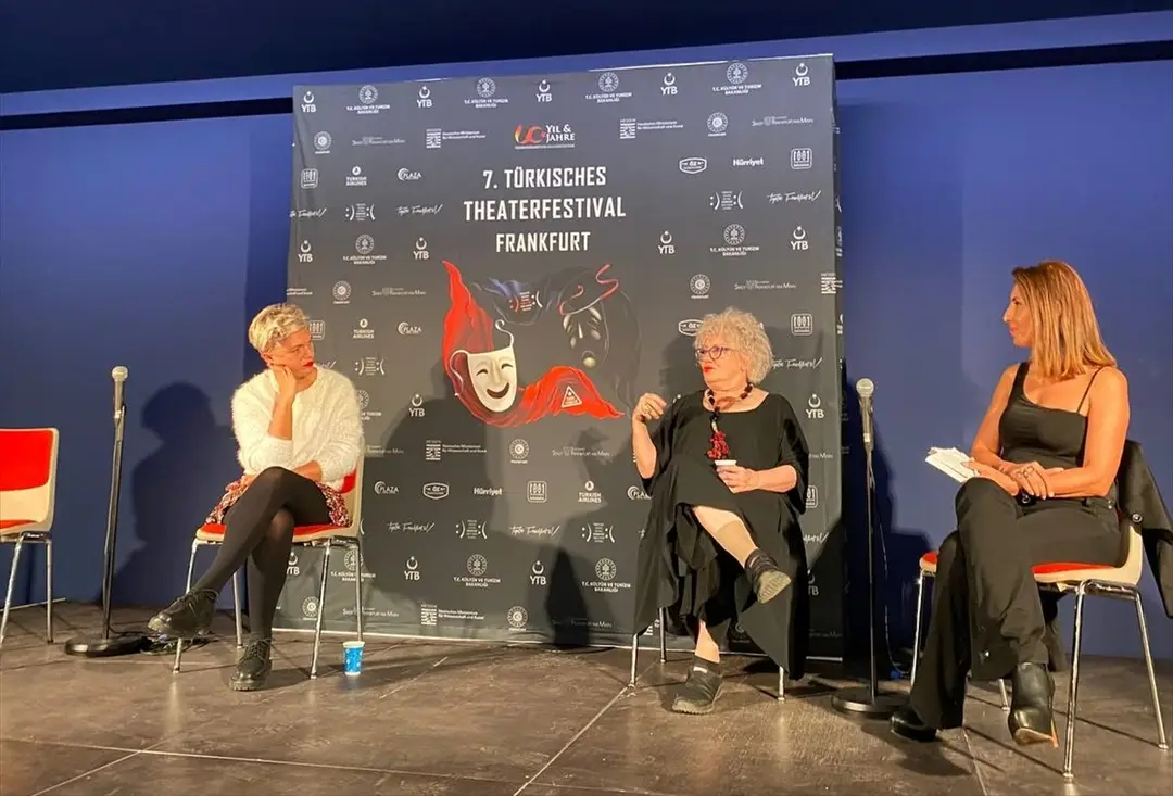 "7. Frankfurt Türk Tiyatro Festivali"nde tiyatro ve dizi oyunculuğunun etkileri konuşuldu