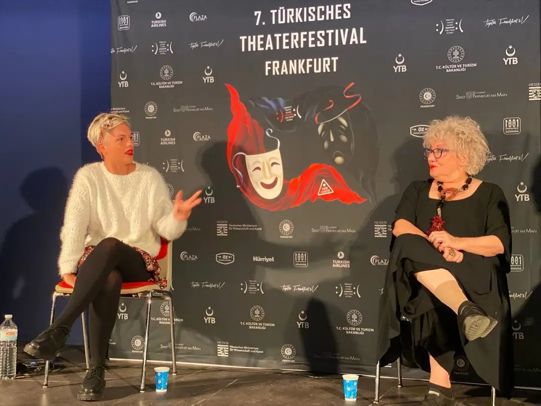 "7. Frankfurt Türk Tiyatro Festivali"nde tiyatro ve dizi oyunculuğunun etkileri konuşuldu