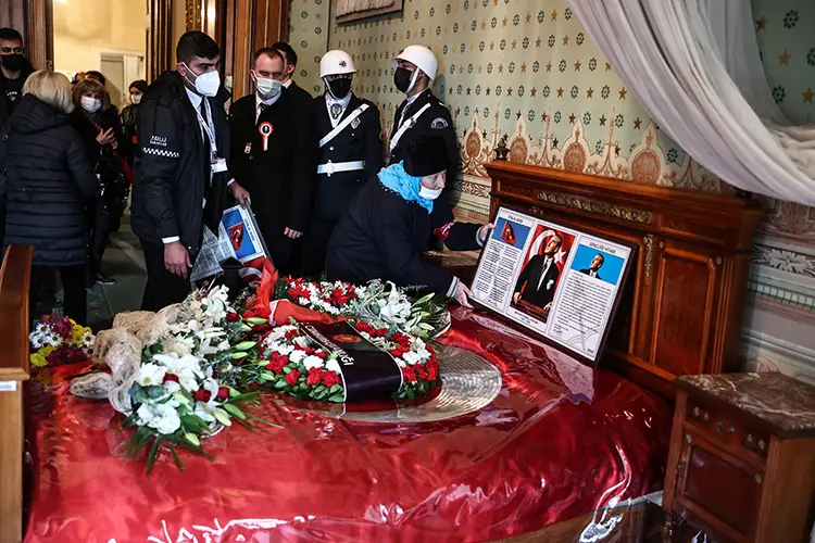 Saat 9'u 5 geçe hayat 1 dakika durdu