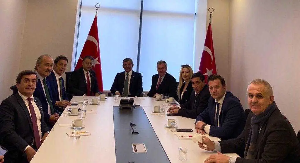 KGK, siyasi partilerden medya için destek istedi