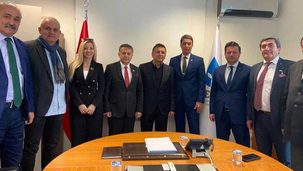 KGK, siyasi partilerden medya için destek istedi