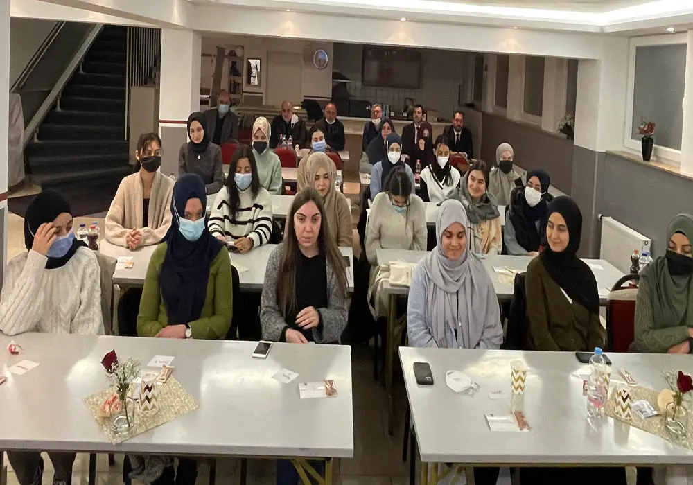 Türkmen, üniversite öğrencileriyle bir araya geldi