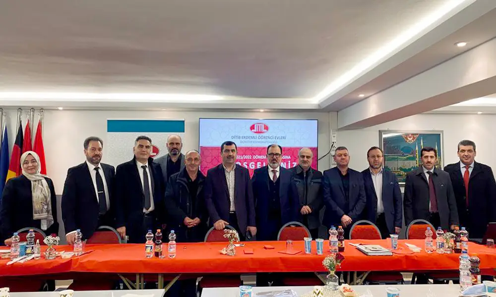 Türkmen, üniversite öğrencileriyle bir araya geldi