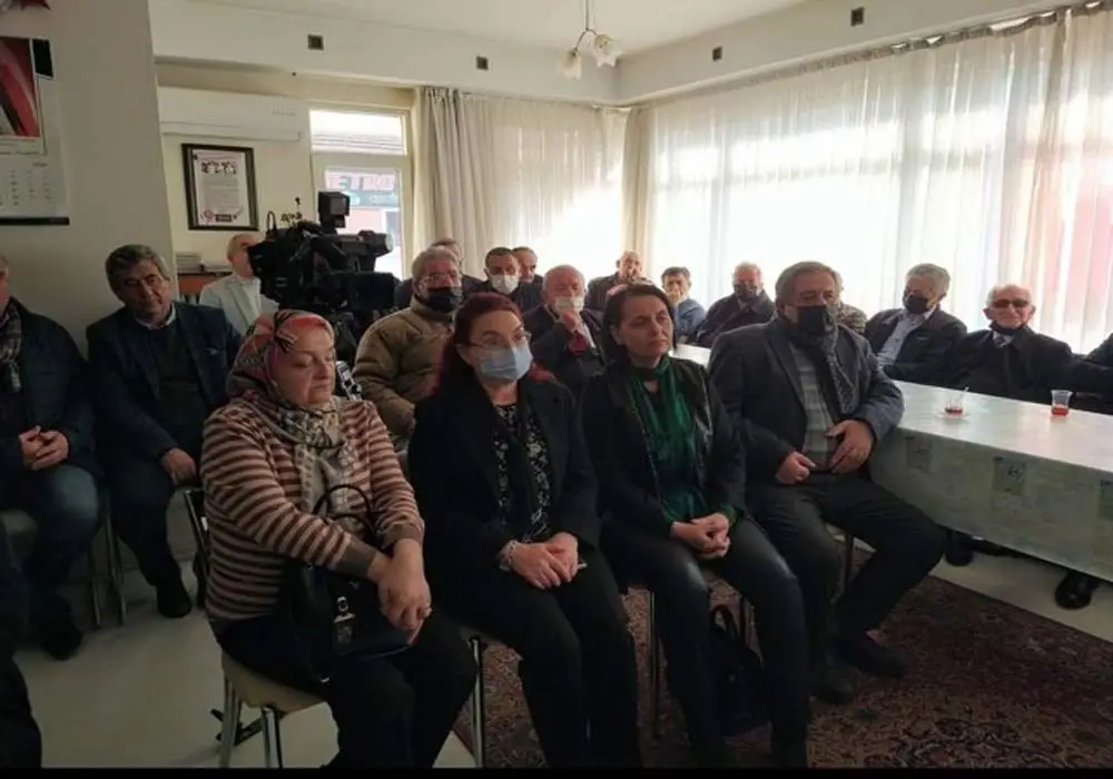 Özerdem: Borç ile yönetilen bir ekonomi, insanları harcamaya yöneltir
