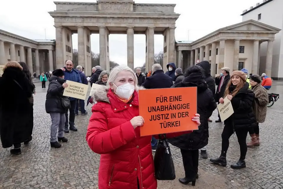 Sedef Kabaş için Berlin'de sokağa çıktılar