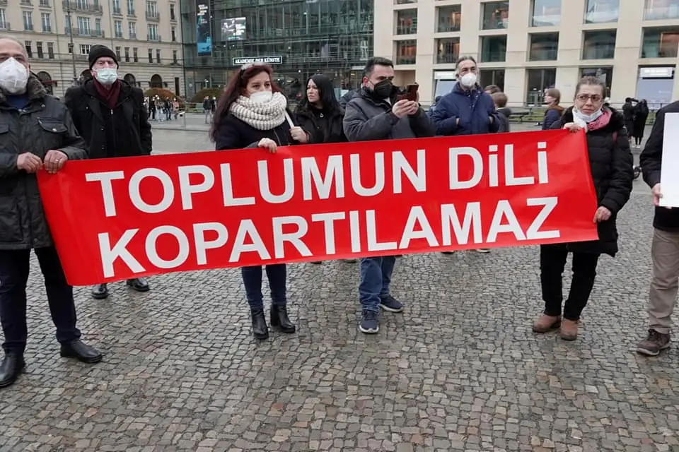 Sedef Kabaş için Berlin'de sokağa çıktılar