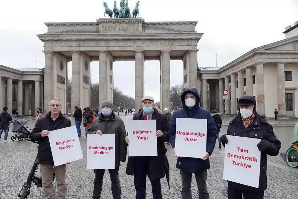 Sedef Kabaş için Berlin'de sokağa çıktılar