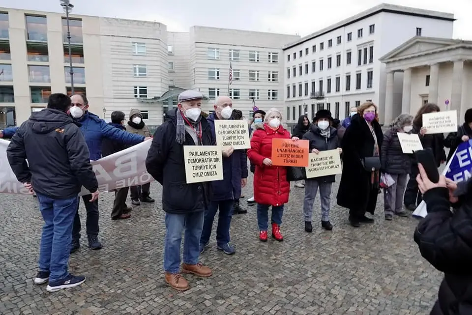 Sedef Kabaş için Berlin'de sokağa çıktılar