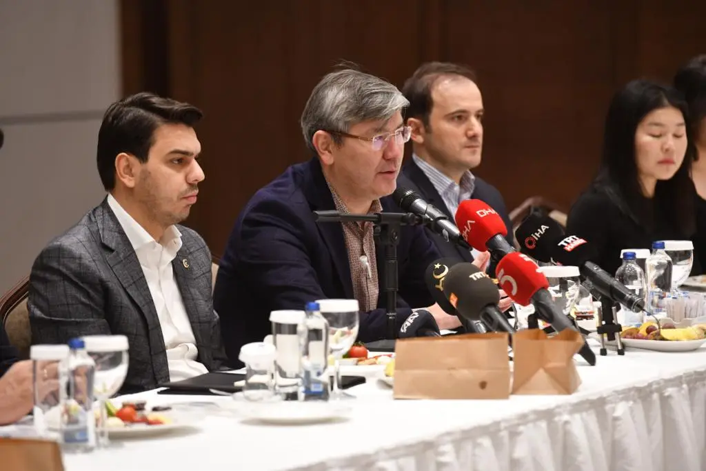 KAZAKİSTAN’IN GELECEĞİ KAZAK GENÇLERE EMANET