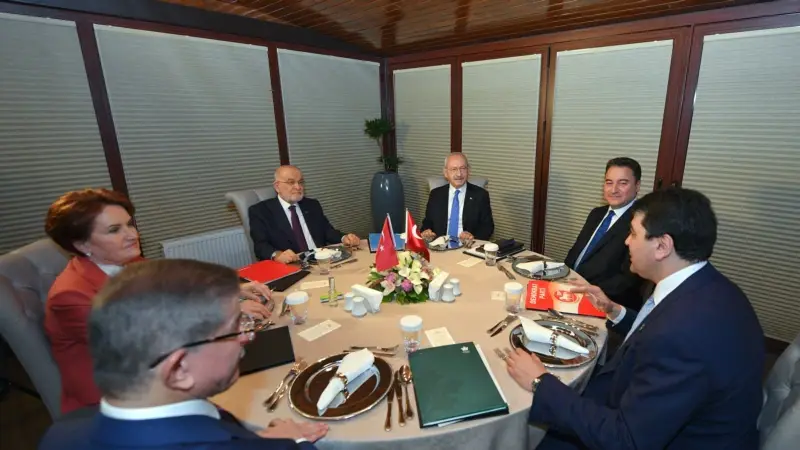 Altılı Masa Nasıl Devam Edecek ve Riskleri Neler?