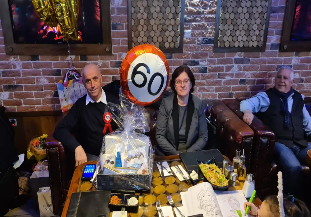 60’ıncı doğum gününü güvercinleri ile kutladı