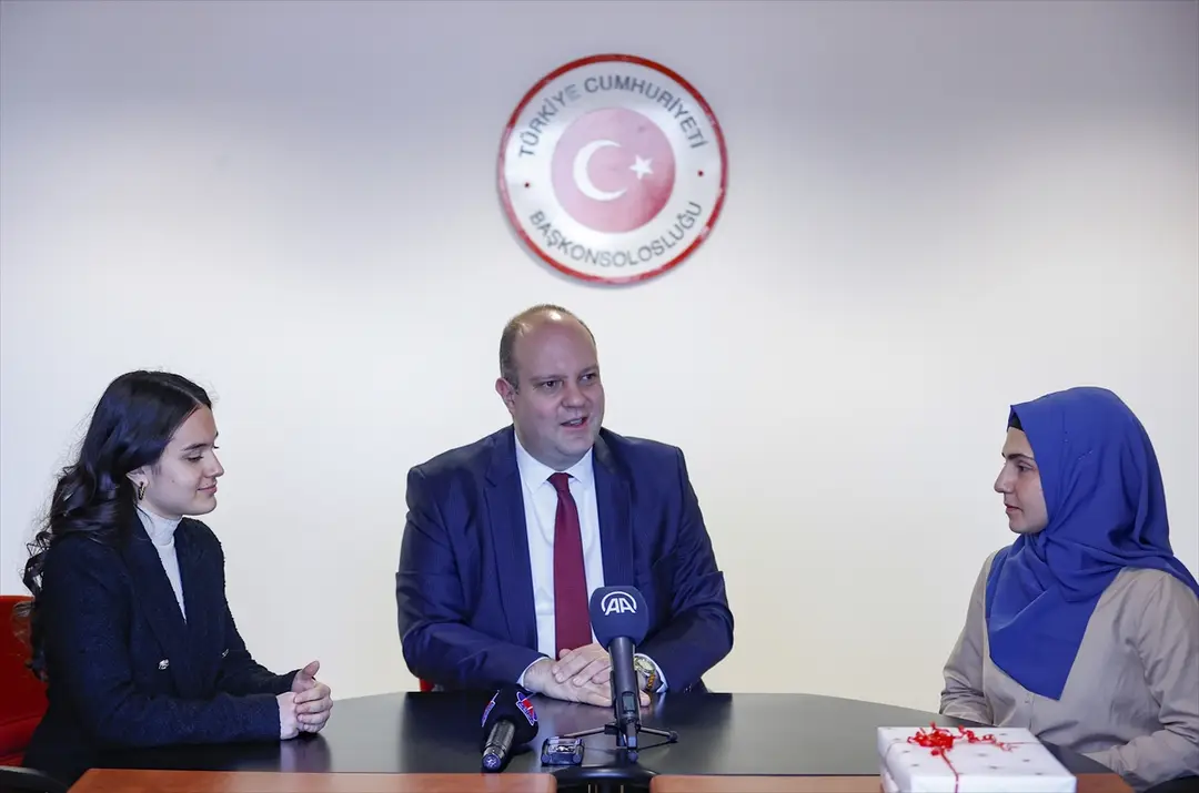 Berlin Başkonsolosluğundan Almanya'da üniversiteye yüksek puanla giren öğrencilere ödül