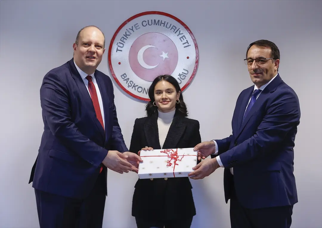 Berlin Başkonsolosluğundan Almanya'da üniversiteye yüksek puanla giren öğrencilere ödül